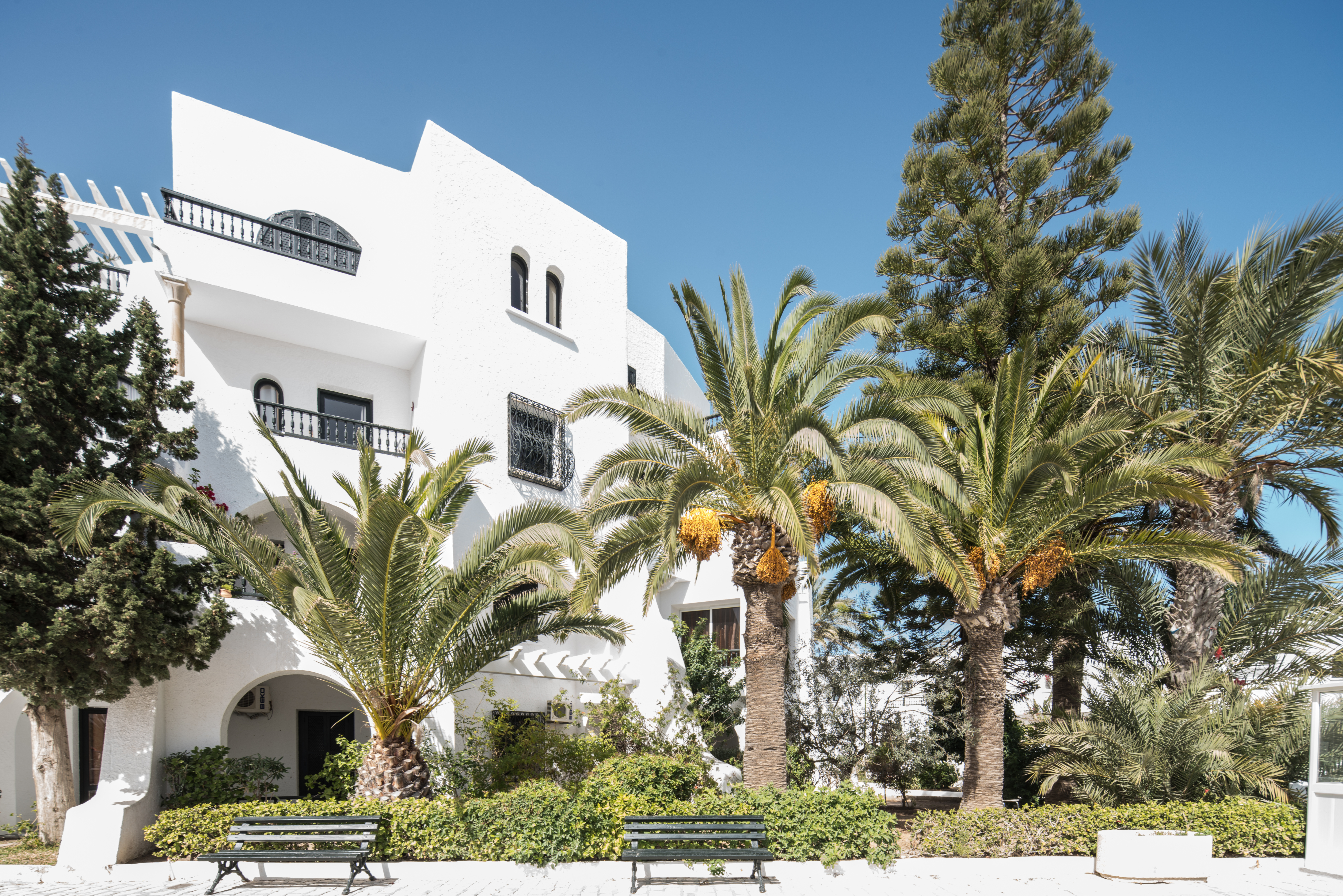Yachthafen und Strand von Port El-Kantaoui, Tunesien – beliebtes Reiseziel für Badeurlaub, Wassersport und Familienurlaub