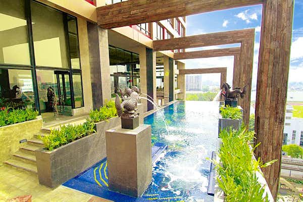 Siam @ Siam Design Hotel & Spa in Bangkok, Thailand – modernes Luxushotel mit einzigartigem Design, Pool auf dem Dach und Blick auf die Skyline, ideal für einen exklusiven Thailand Urlaub