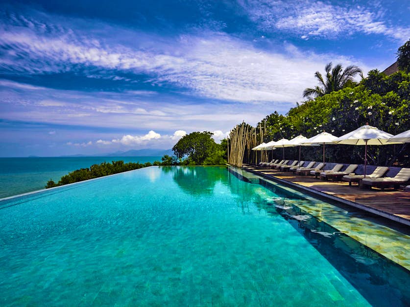 Luxuriöses Six Senses Samui Resort auf Koh Samui, Thailand – exklusive Villen mit privatem Pool, tropische Gärten und Panoramablick auf das türkisfarbene Meer, ideal für einen exklusiven Thailand Urlaub