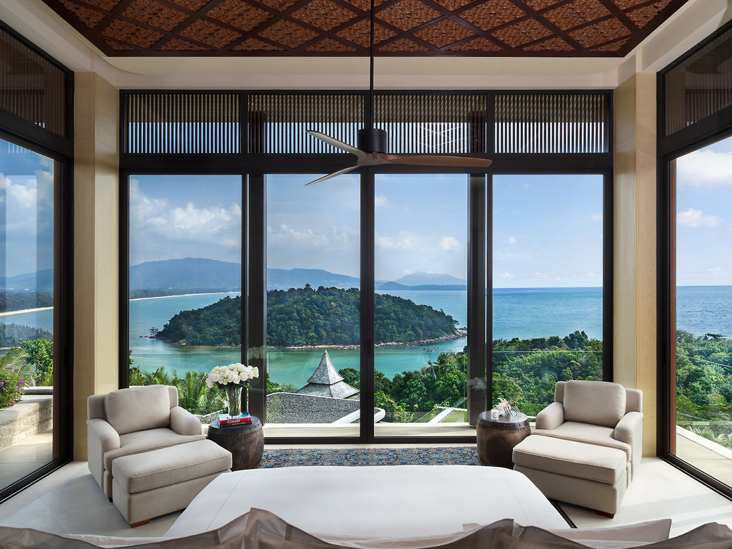 Luxuriöses Anantara Phuket Layan Resort & Spa auf Phuket, Thailand – exklusive Poolvillen, tropische Gartenanlage und direkter Zugang zum weißen Sandstrand, ideal für einen exklusiven Thailand Urlaub