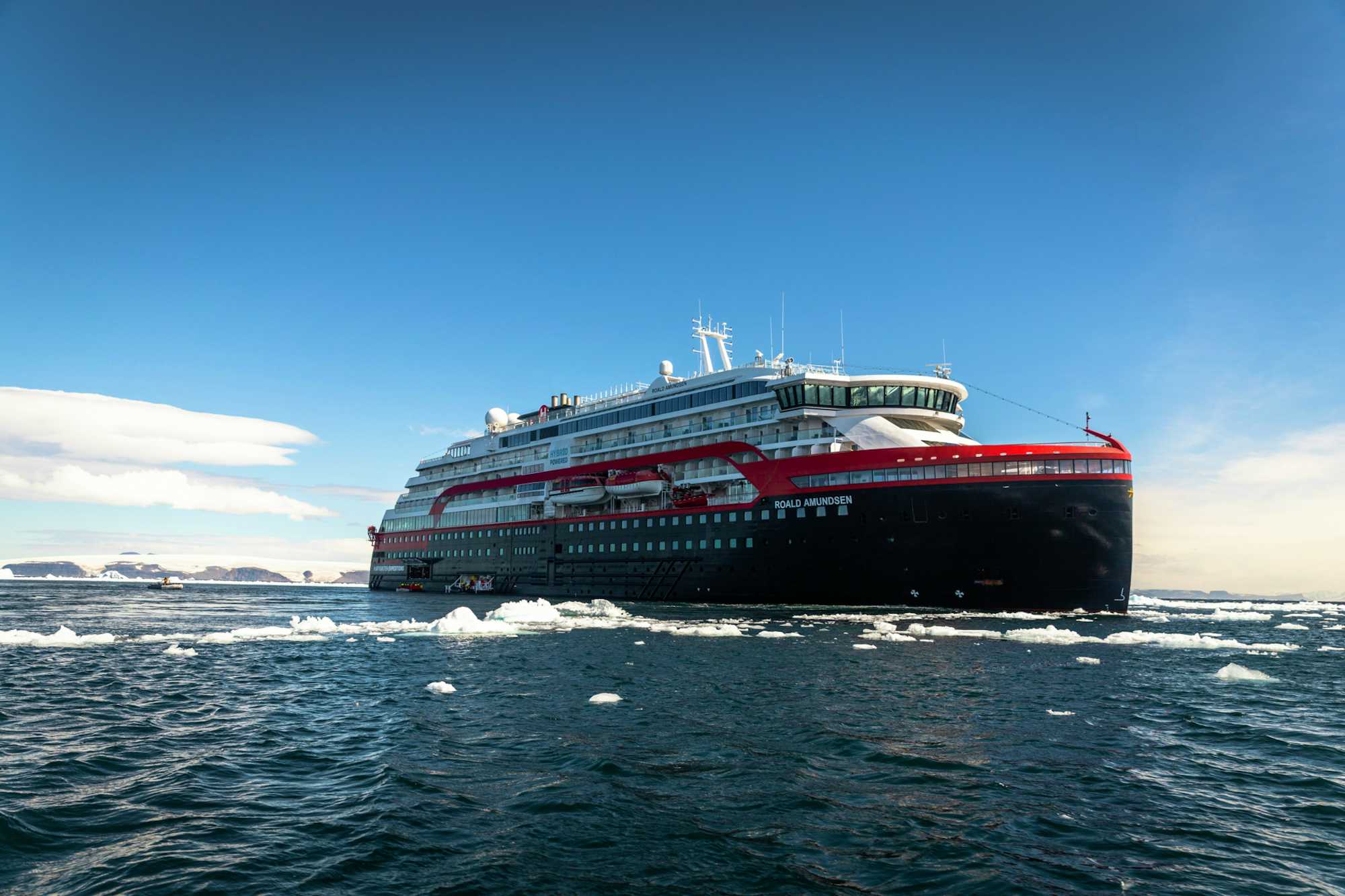 Expeditionskreuzfahrt mit Hurtigruten Expeditions in der Antarktis - Eisberge, Meer und Polarabenteuer