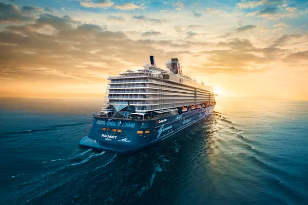 AIDA Kreuzfahrtschiff im Hafen von Dubai