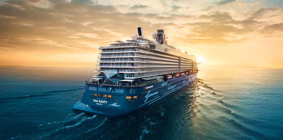 Mein Schiff - TUI Cruises auf dem Meer