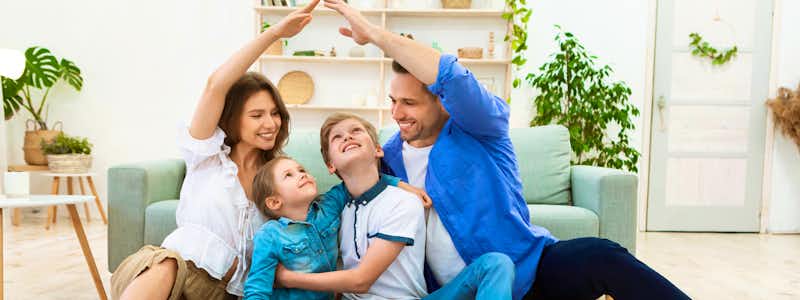 Familie plant eine Reise